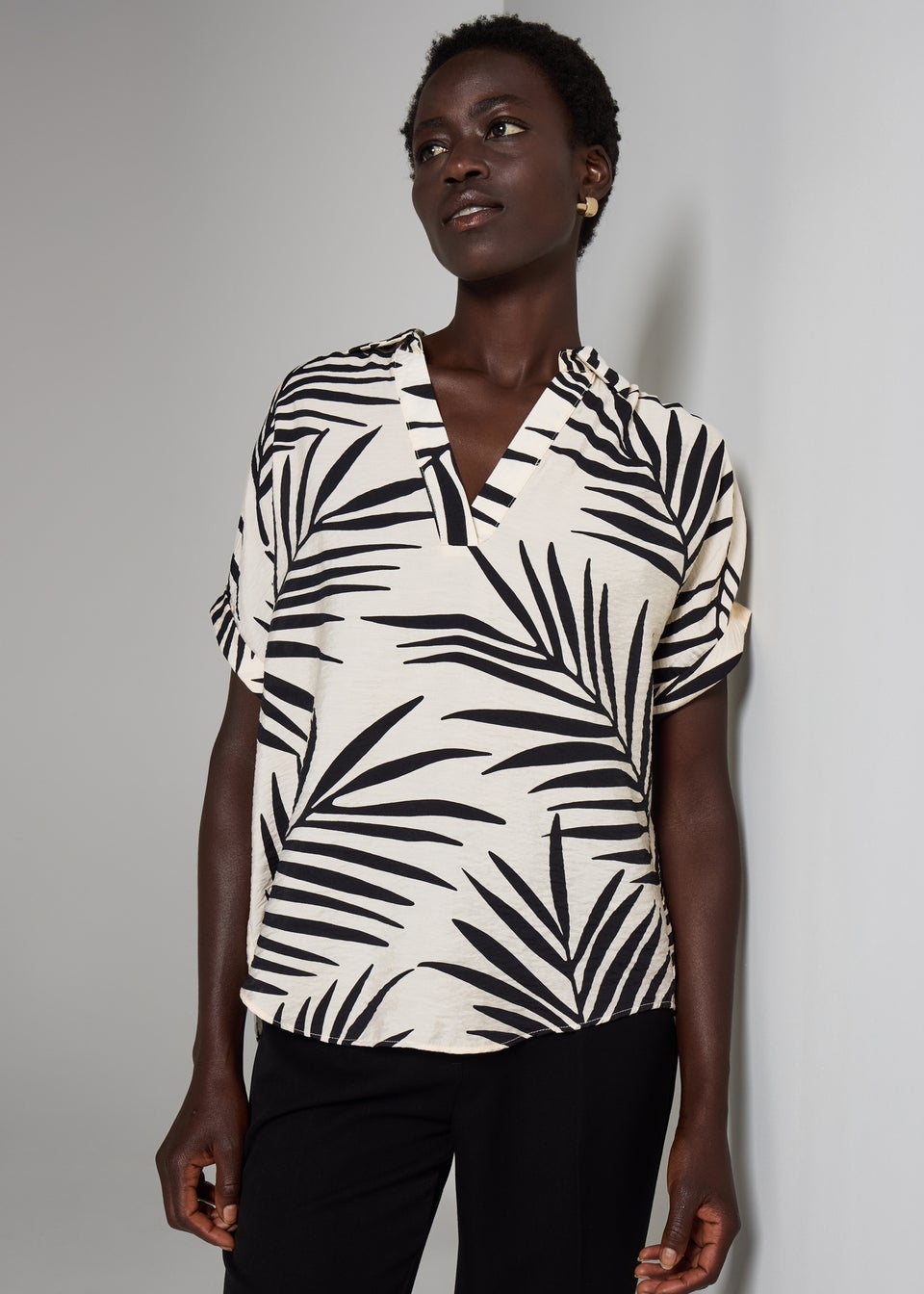 Et Vous White Palm Leaf V-Neck Top