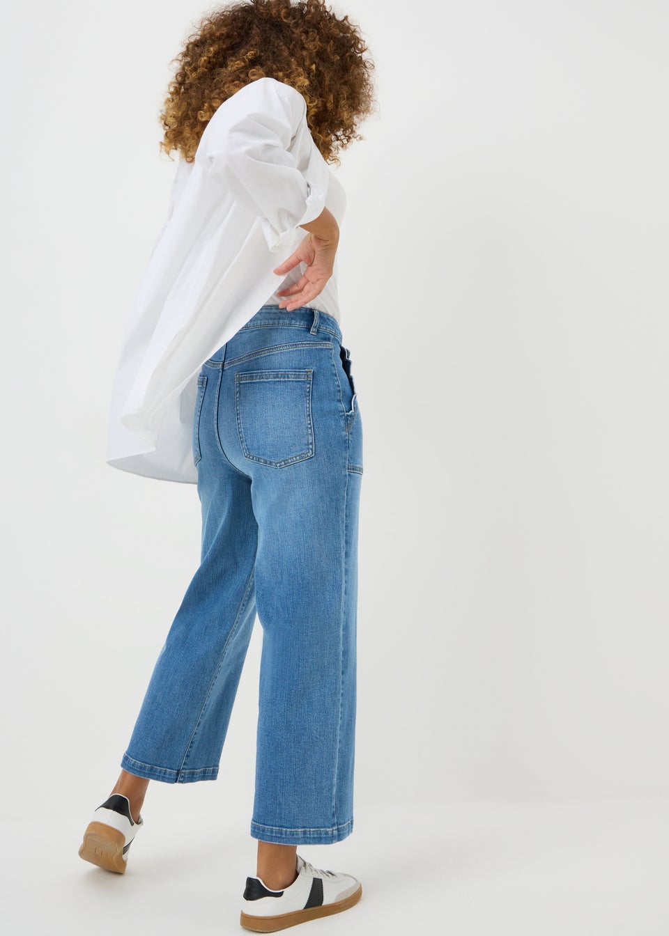 Midwash Scalloped Edge Cropped Jeans