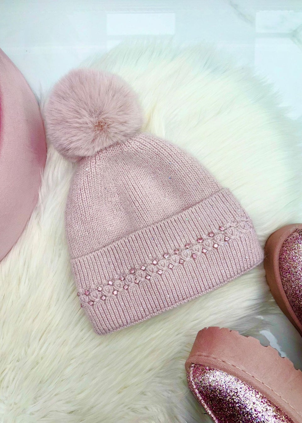 Pale pink bobble hat clearance
