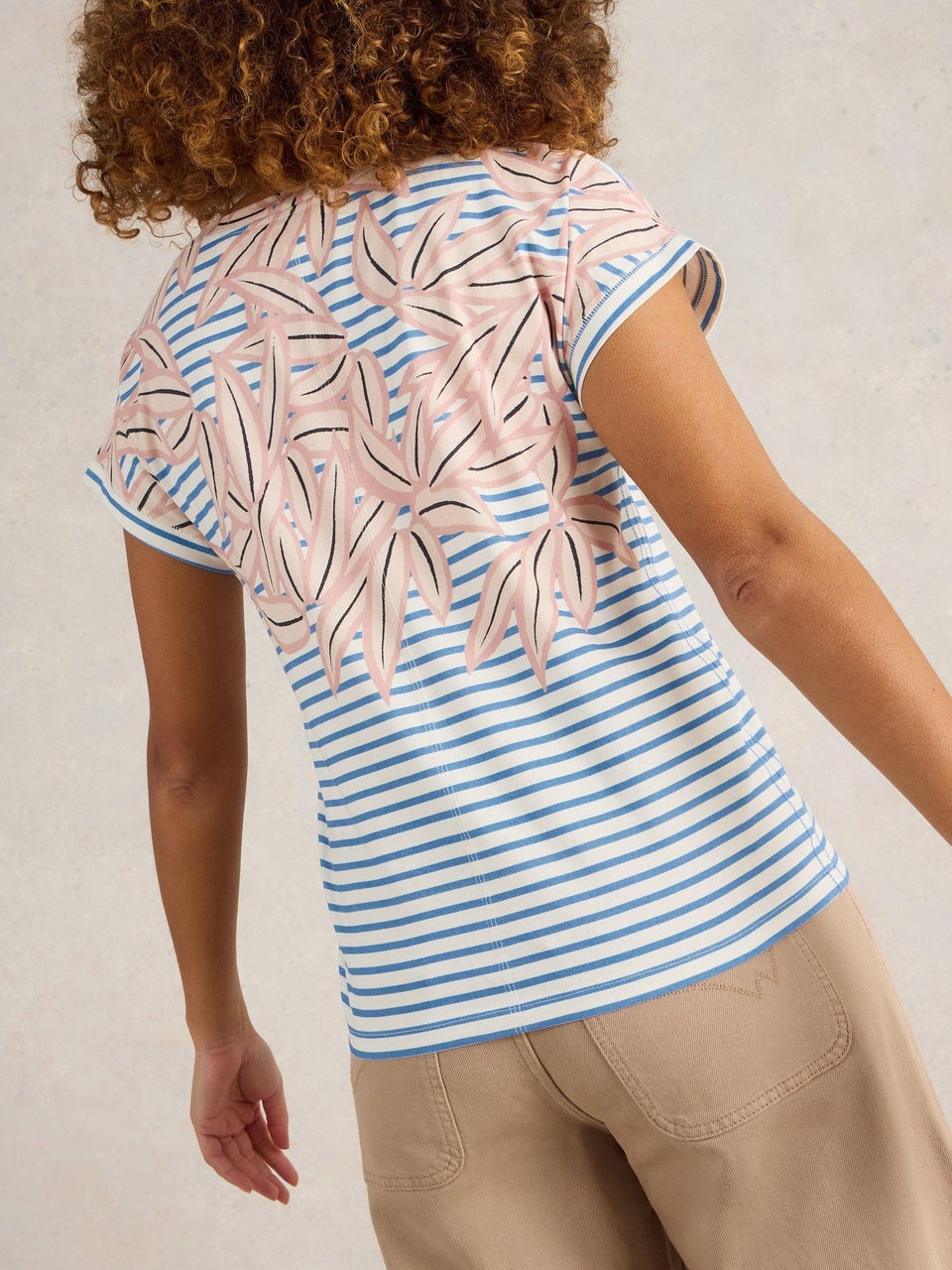 T-Shirt Nelly mit Keilausschnitt