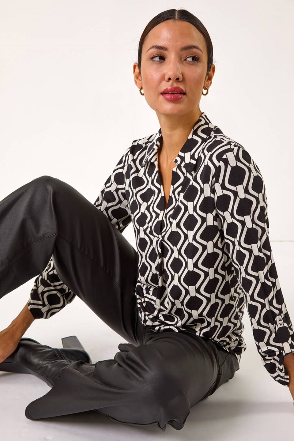 Roman Black Mono Chain Print V-Neck Stretch Top