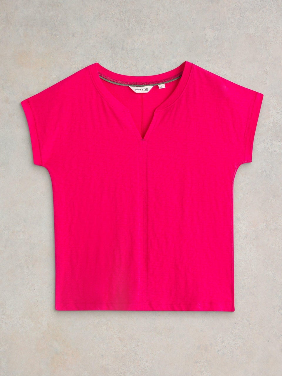 T-Shirt Nelly mit Keilausschnitt
