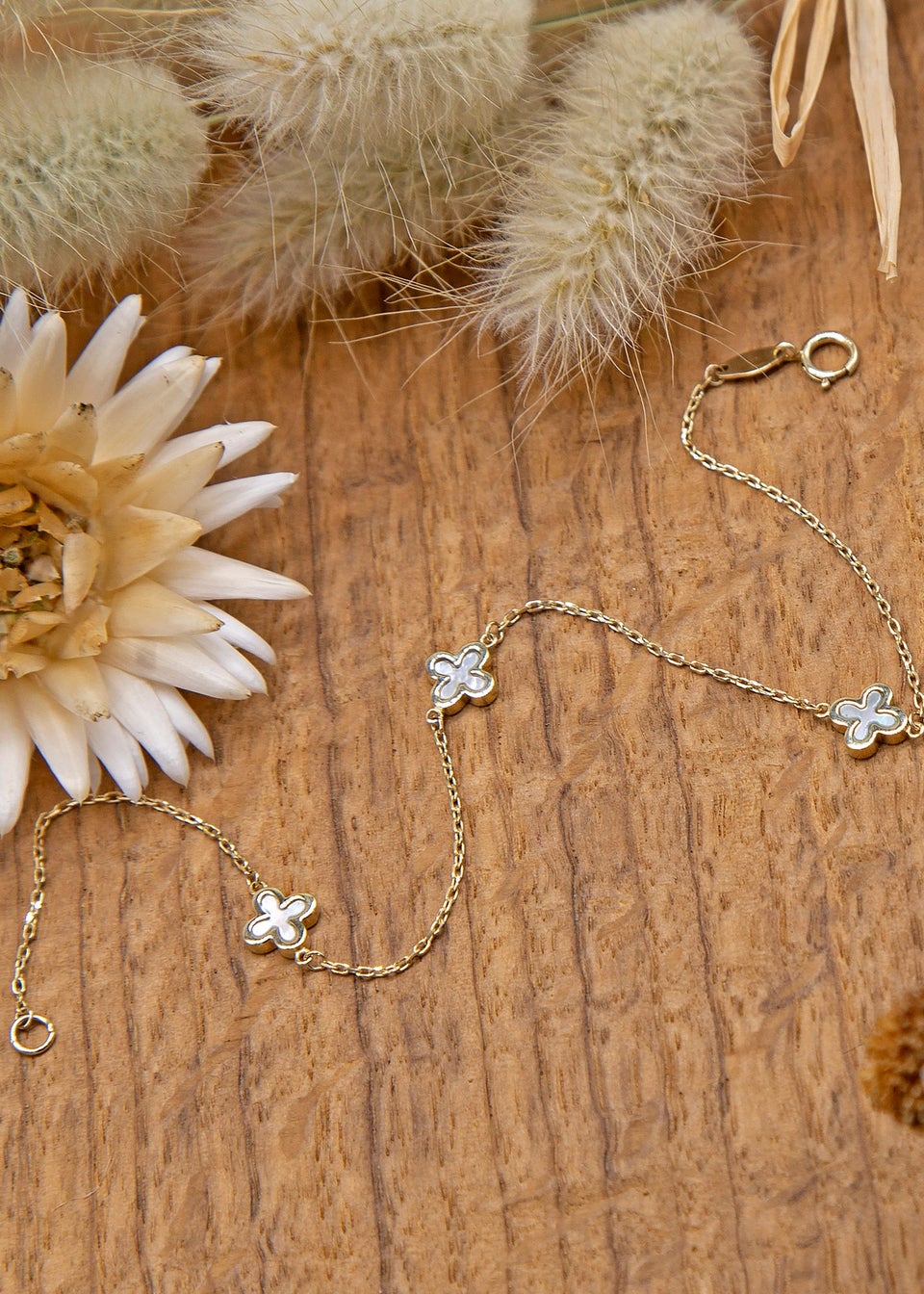 Golden Moments 9ct Yellow Gold 3 x 6.5mm Mother of Pearls Clover Petals Bracelet