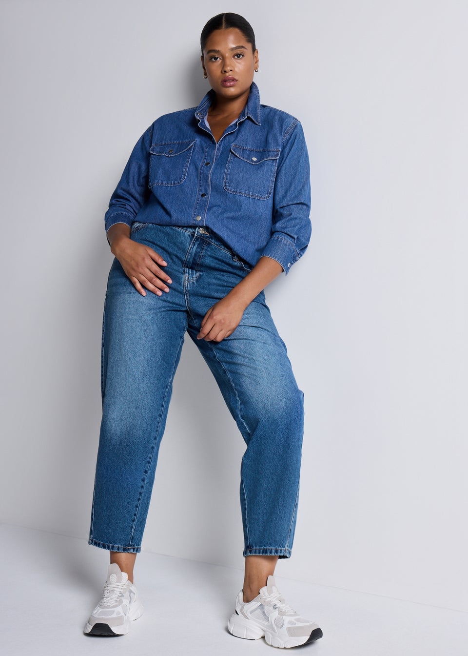 Mid Wash Barrel Leg Jeans