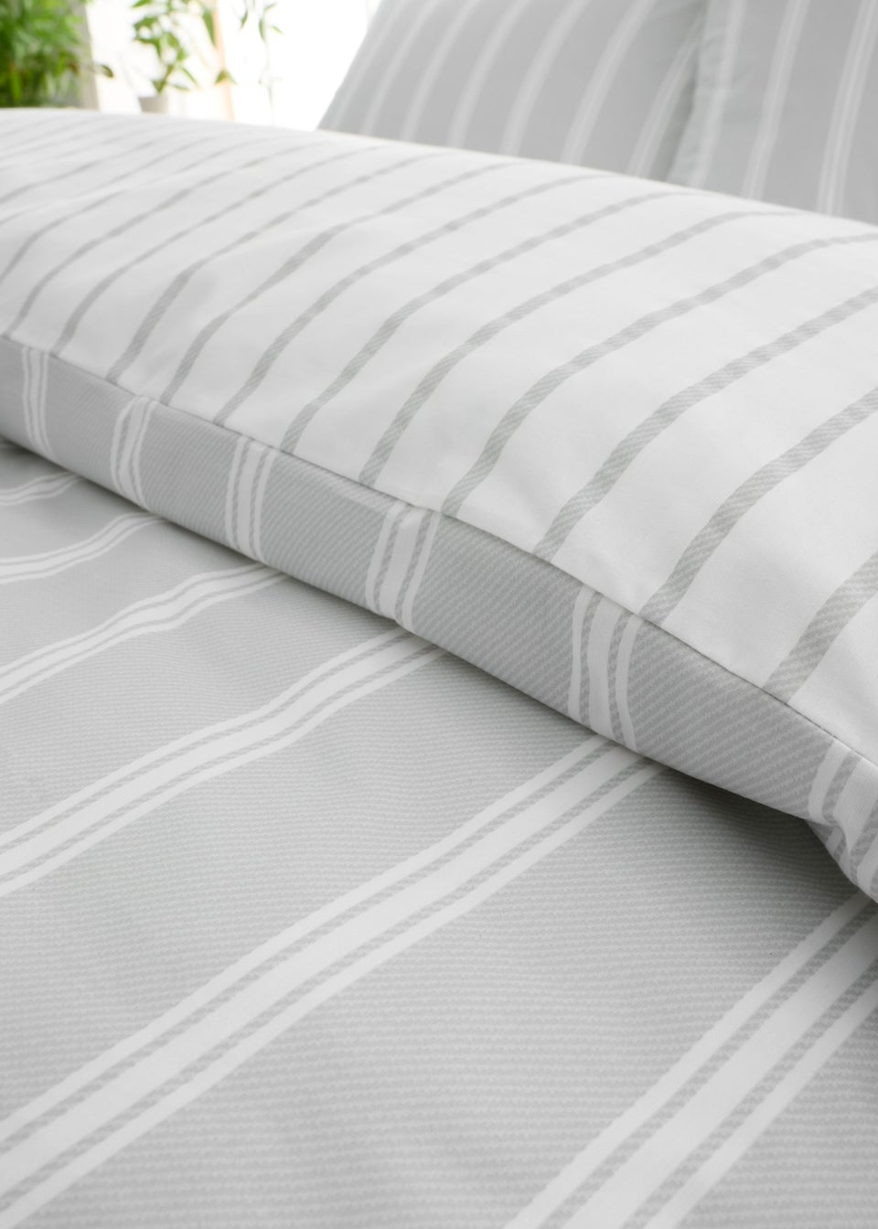Bianca Fine Linens Ashford Stripe 200 Thread Count Cotton Percale Reversible King Duvet Cover Set Silver Grey