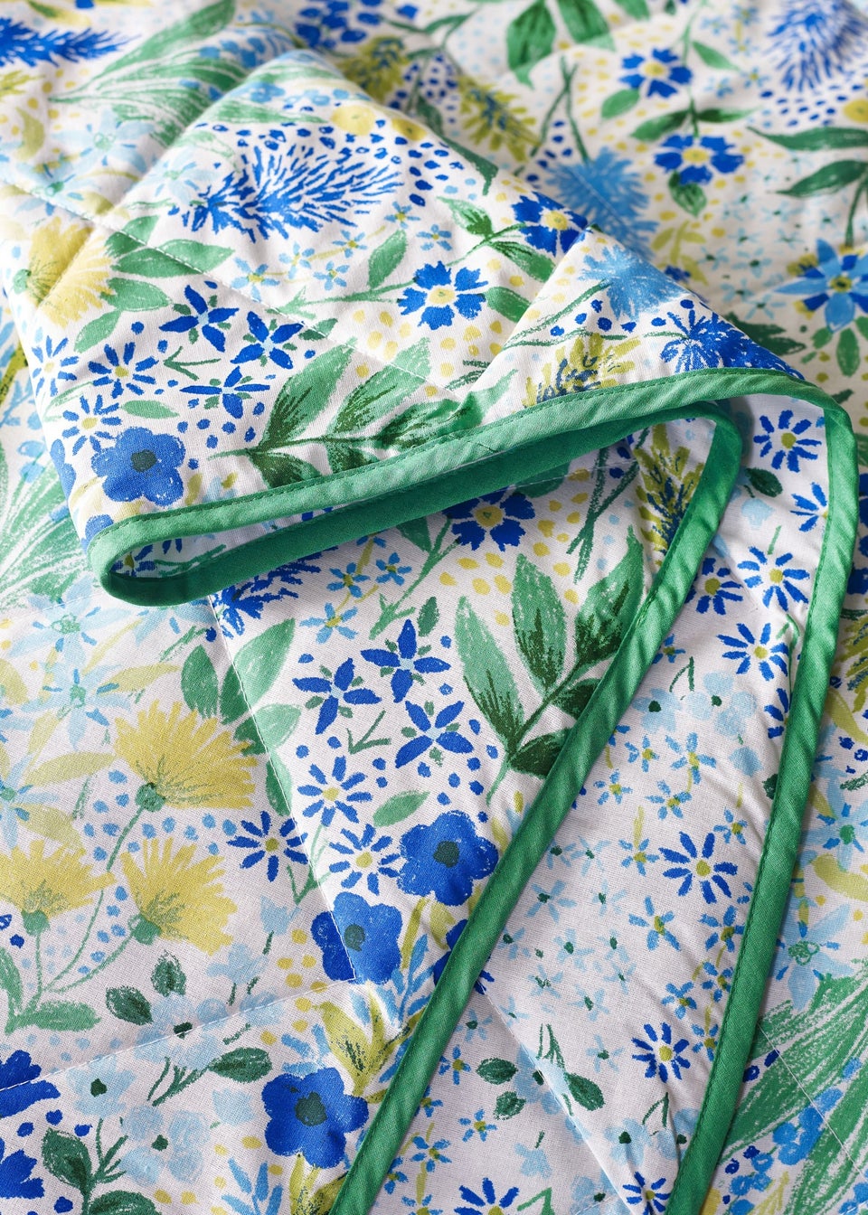 Catherine Lansfield Tilly Floral Fully Reversible 220x230cm Bedspread
