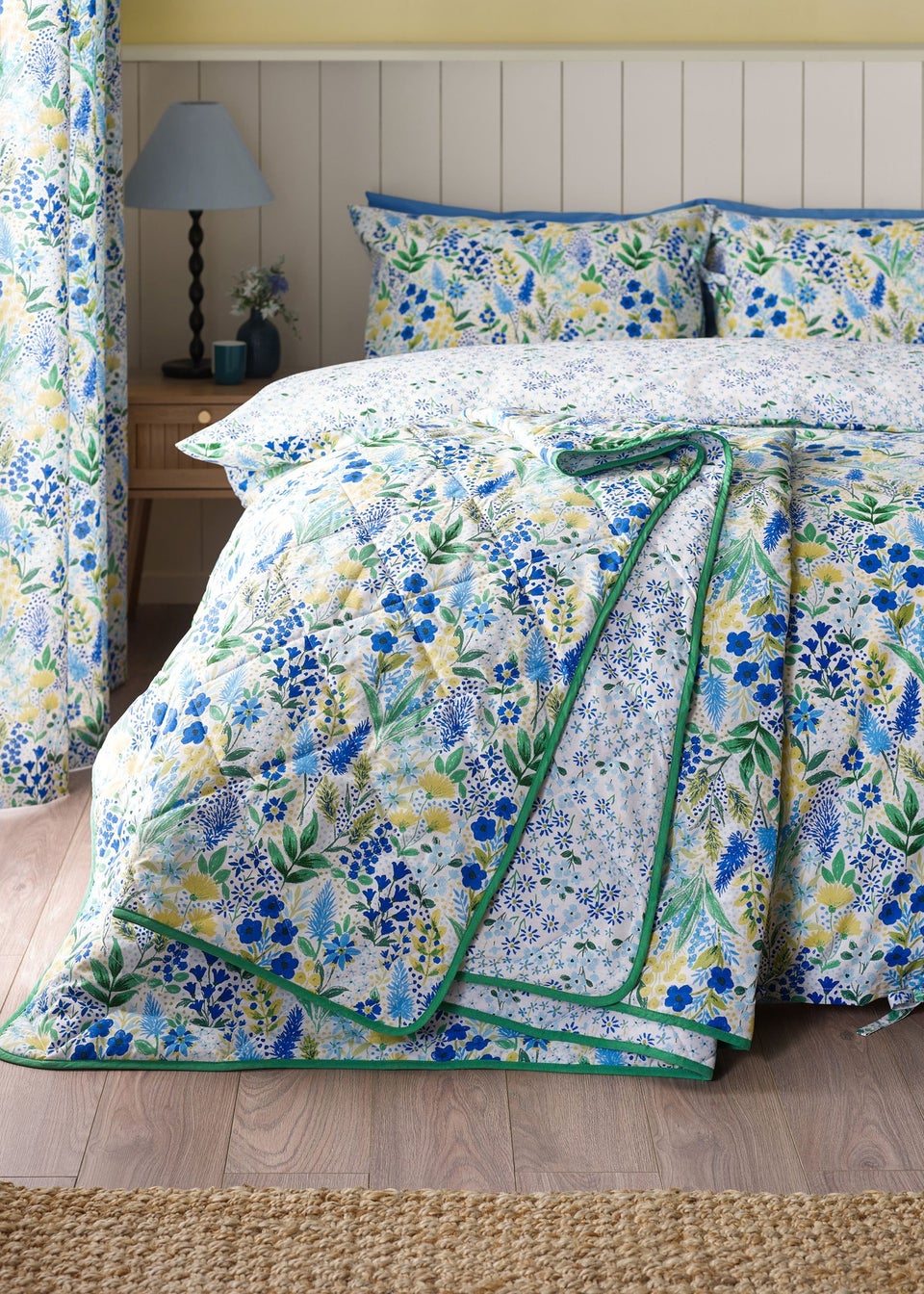 Catherine Lansfield Tilly Floral Fully Reversible 220x230cm Bedspread