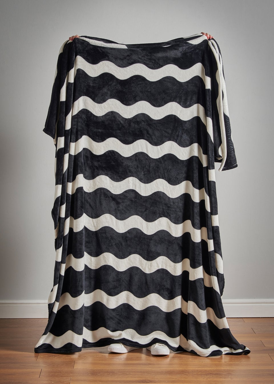 Sassy B Waves Reversible 200x240cm Oversized Blanket Throw