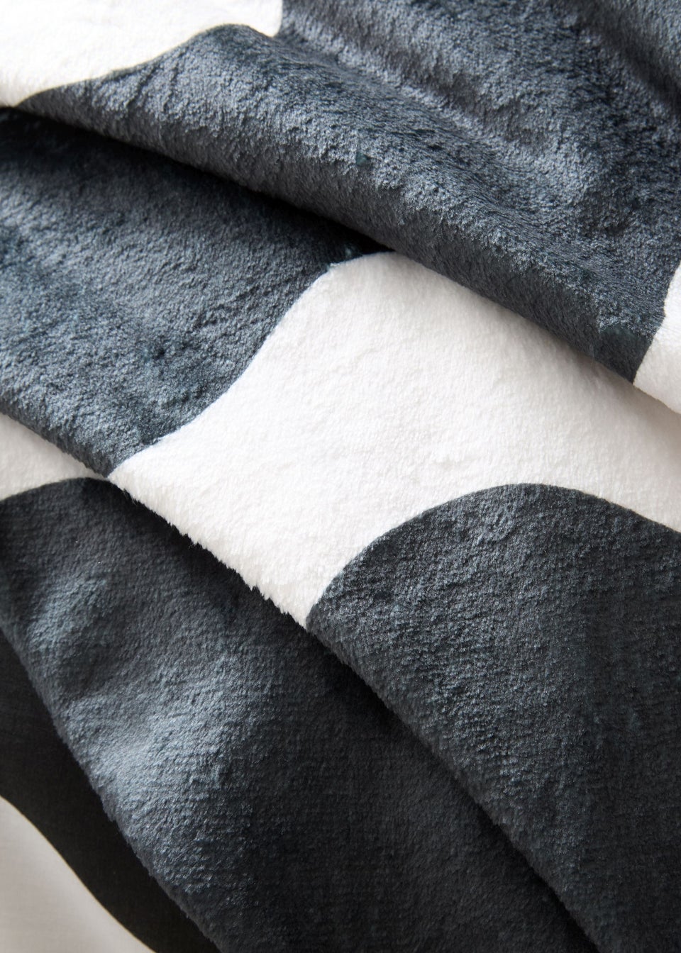 Sassy B Waves Reversible 200x240cm Oversized Blanket Throw