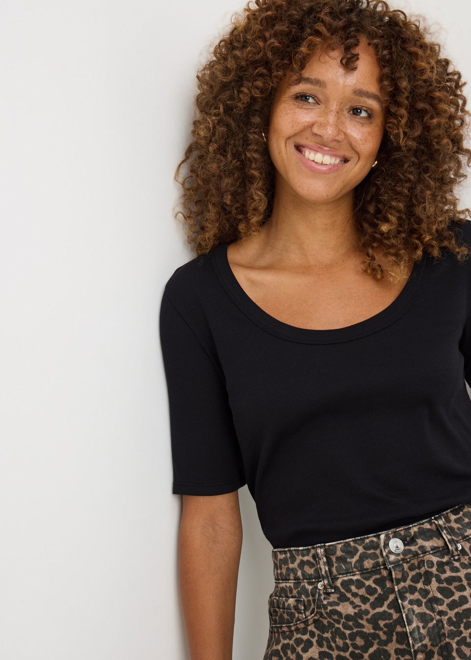 Black Scoop Neck Fitted T-Shirt