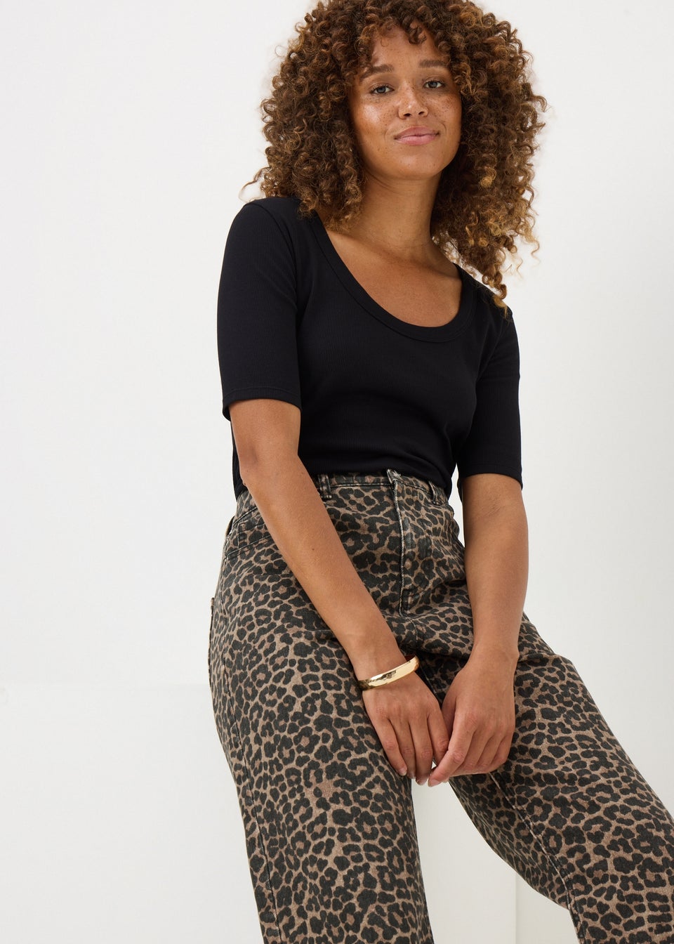 Black Scoop Neck Fitted T-Shirt