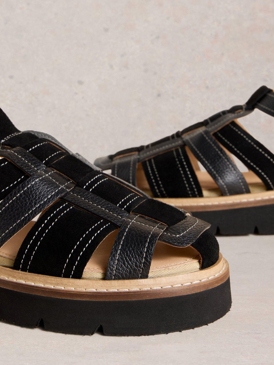 Riemensandalen mit Profilsohle