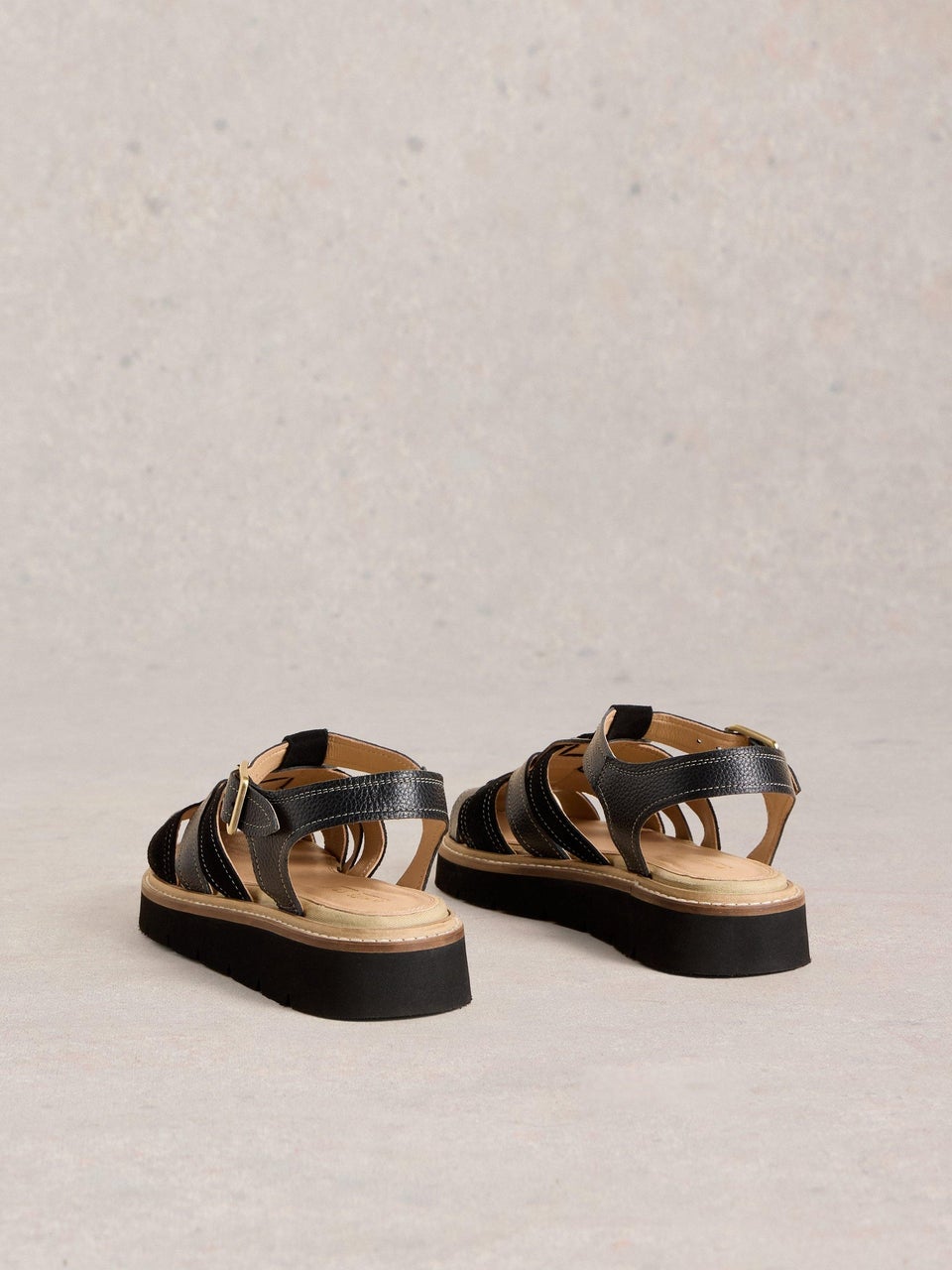Riemensandalen mit Profilsohle