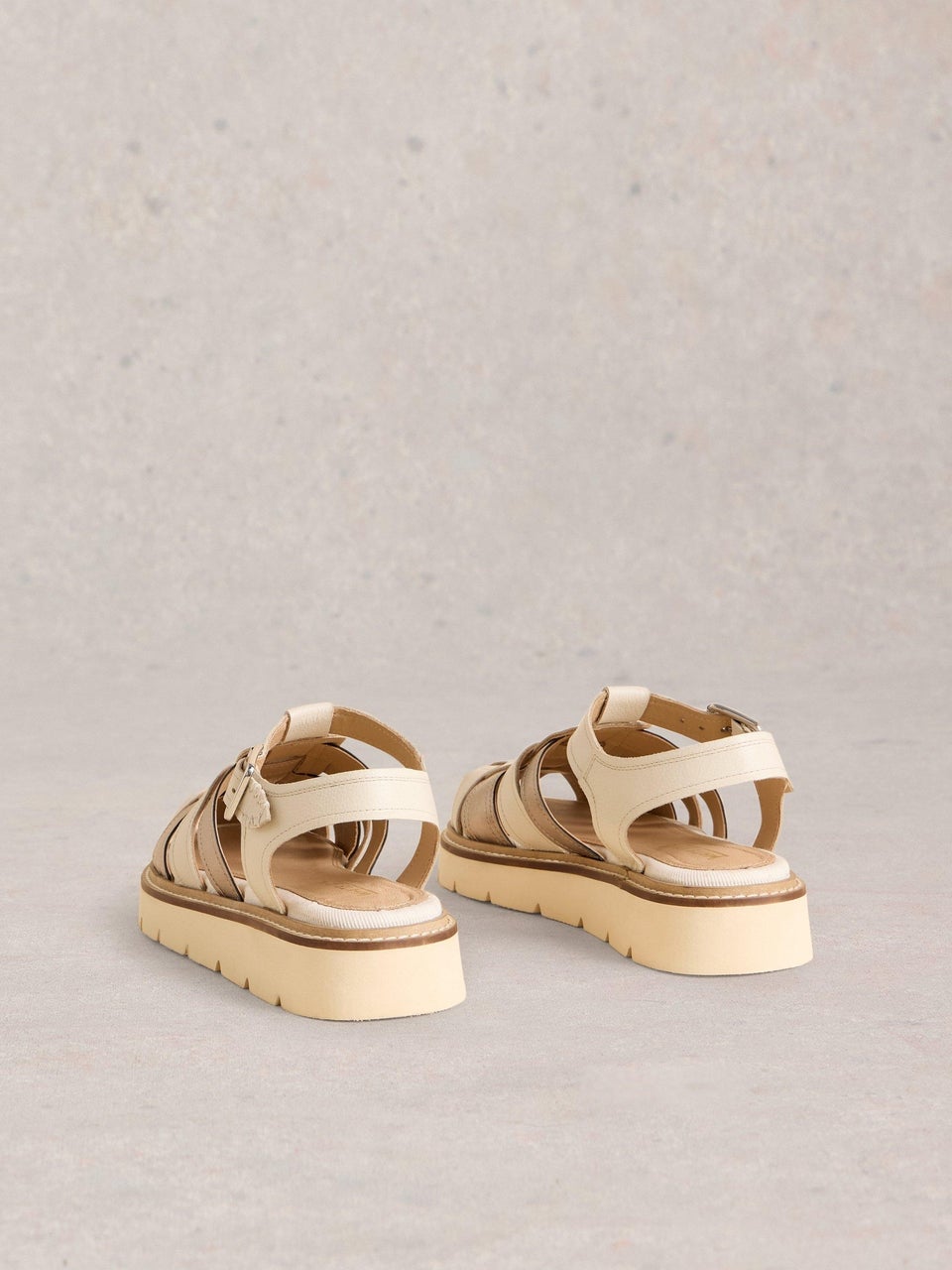 Riemensandalen mit Profilsohle
