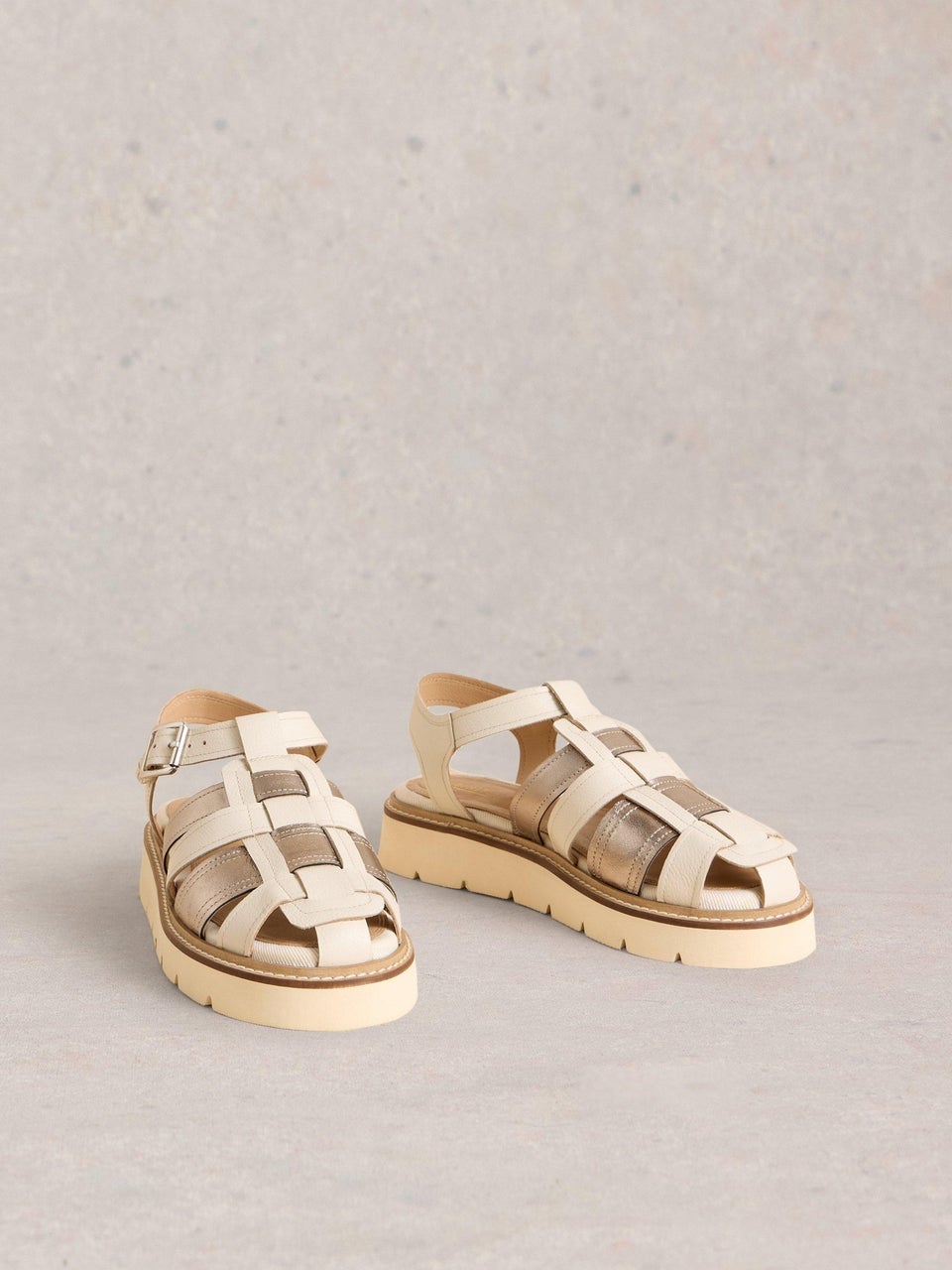 Riemensandalen mit Profilsohle