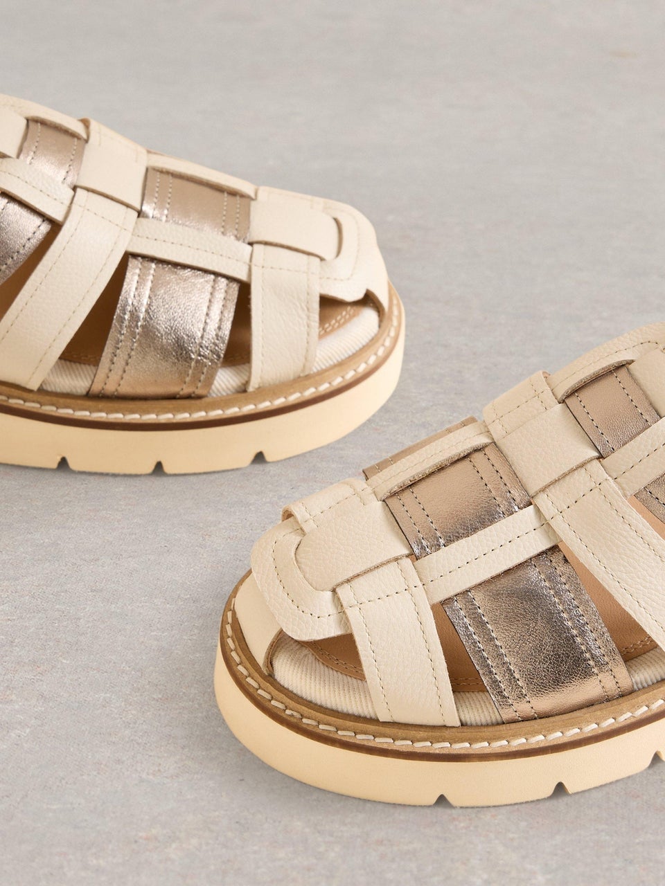 Riemensandalen mit Profilsohle