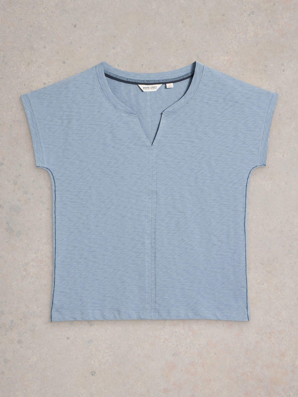 T-Shirt Nelly mit Keilausschnitt
