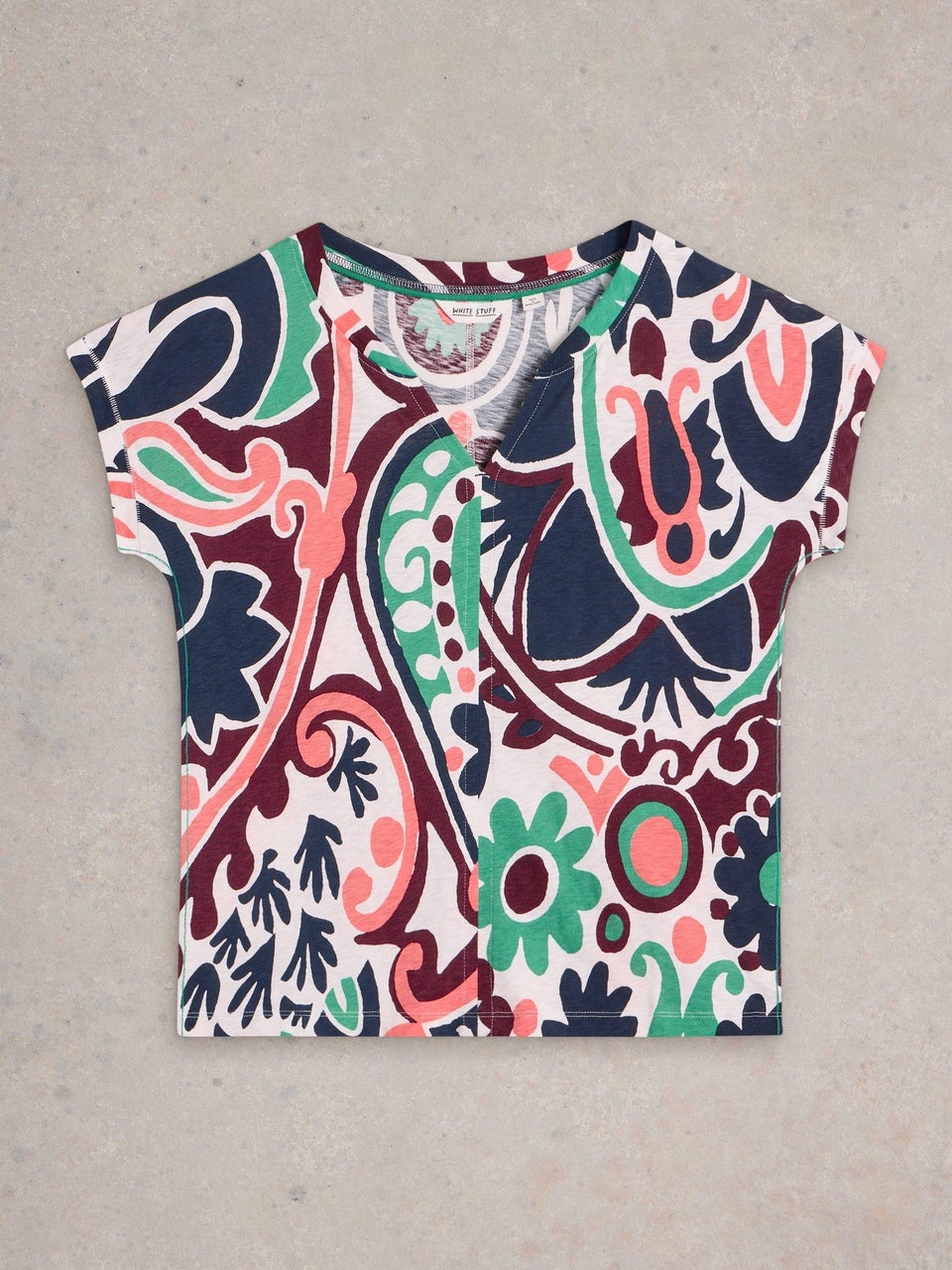 T-Shirt Nelly mit Keilausschnitt