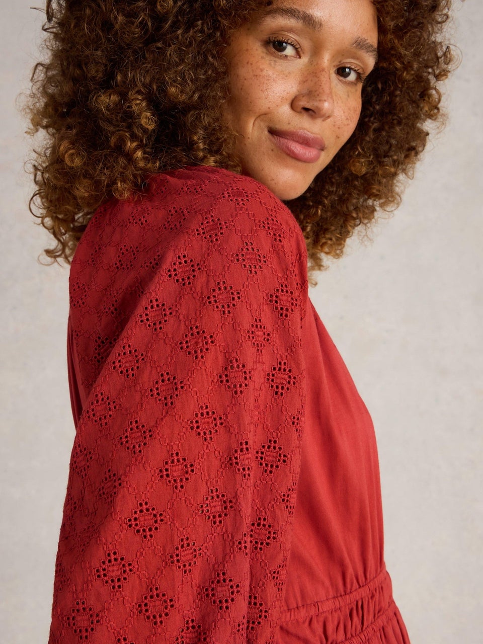 Kleid Willow mit Lochspitze