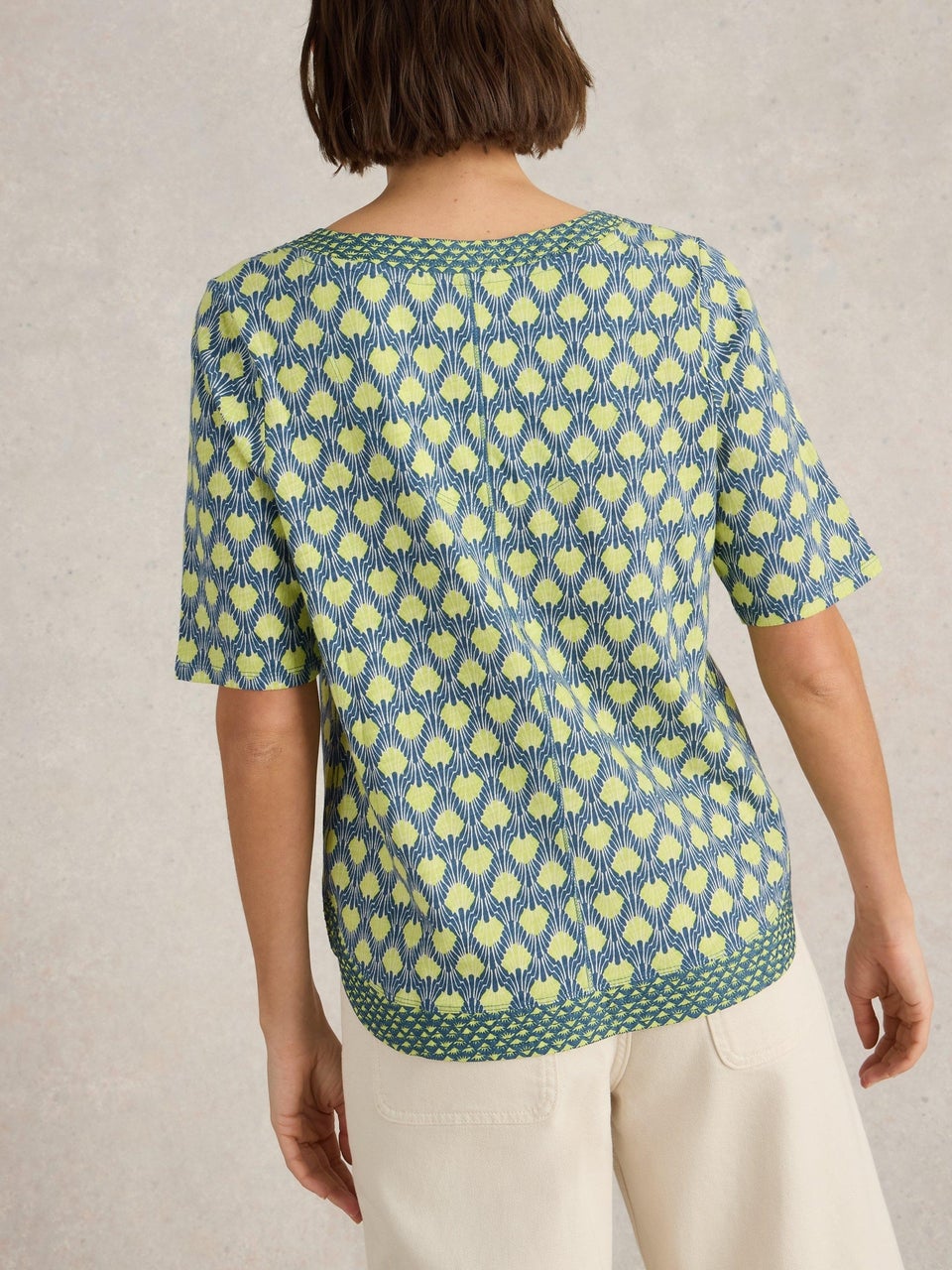 T-Shirt Weaver mit Keilausschnitt