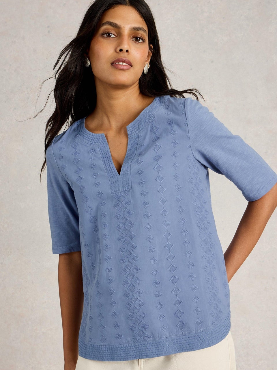 T-Shirt Weaver mit Keilausschnitt