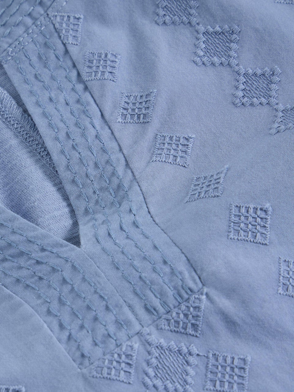 T-Shirt Weaver mit Keilausschnitt
