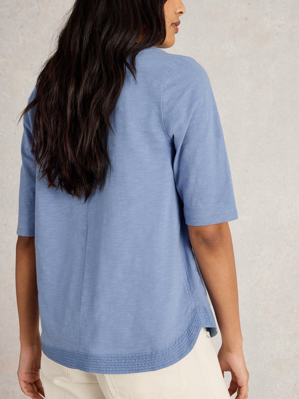 T-Shirt Weaver mit Keilausschnitt