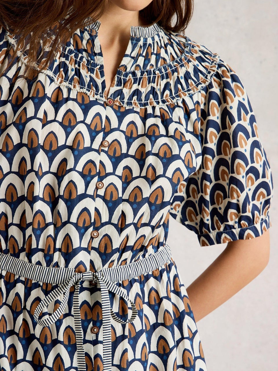 Gestuftes Kleid Ariel mit Print-Mix