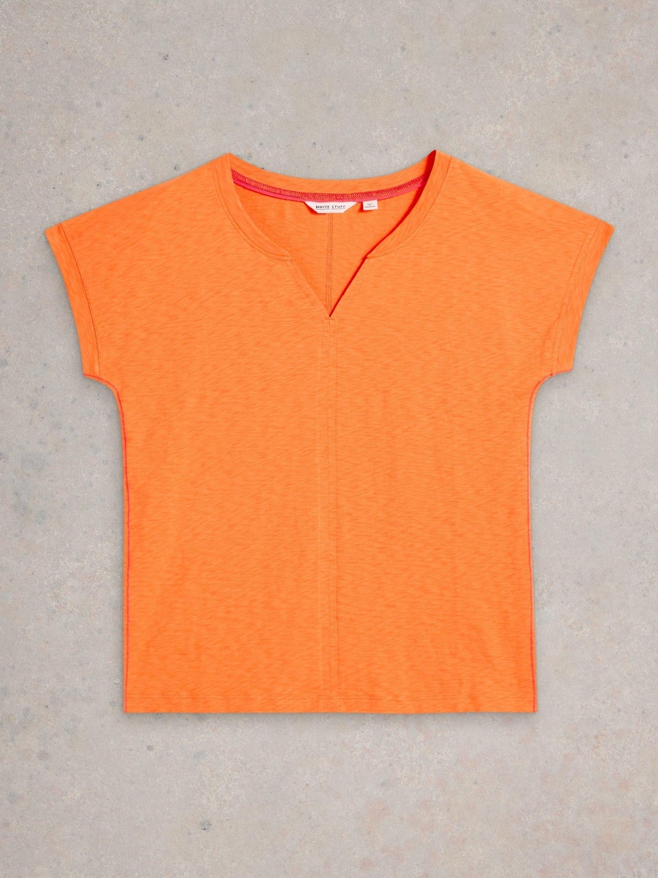T-Shirt Nelly mit Keilausschnitt