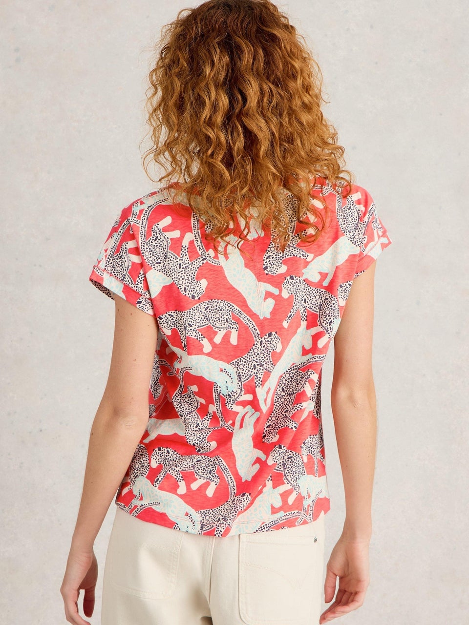 T-Shirt Nelly mit Keilausschnitt