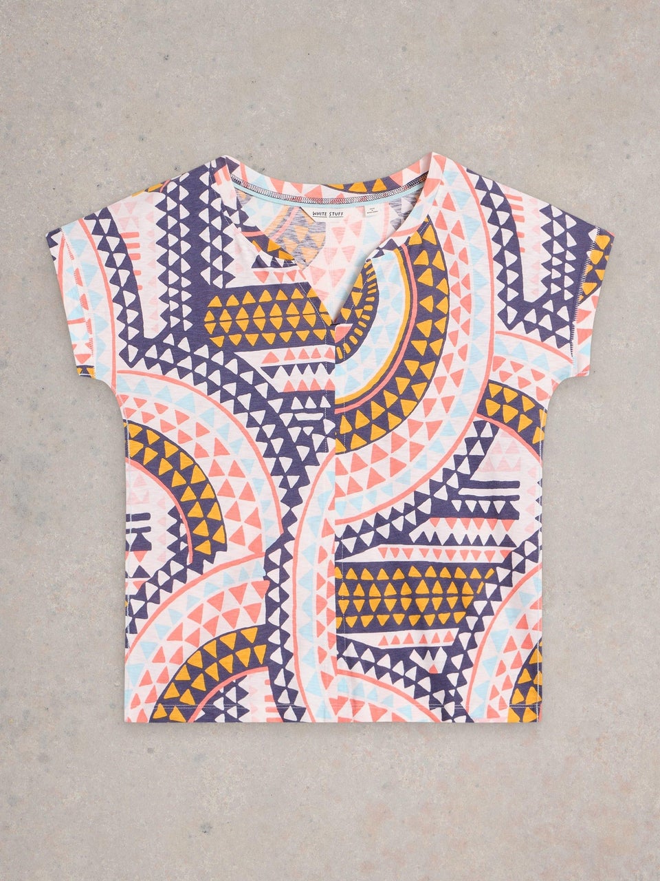T-Shirt Nelly mit Keilausschnitt