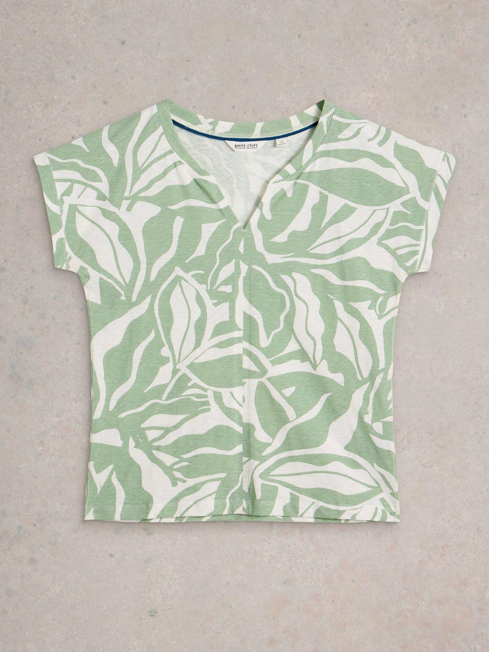 T-Shirt Nelly mit Keilausschnitt