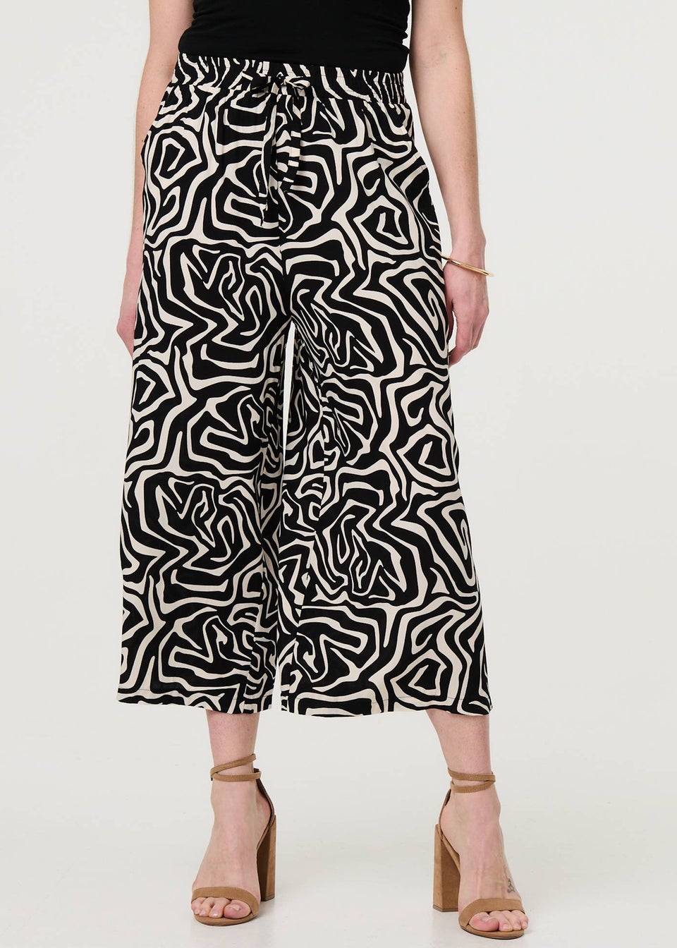 Izabel London Black Geo Print Tie Waist Wide Leg Cropped Trousers