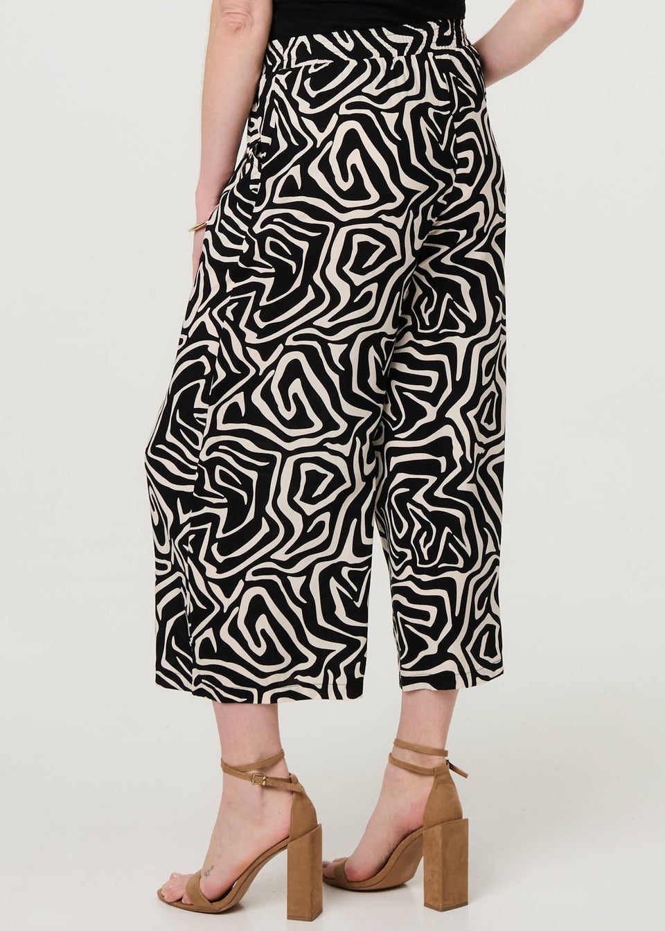 Izabel London Black Geo Print Tie Waist Wide Leg Cropped Trousers