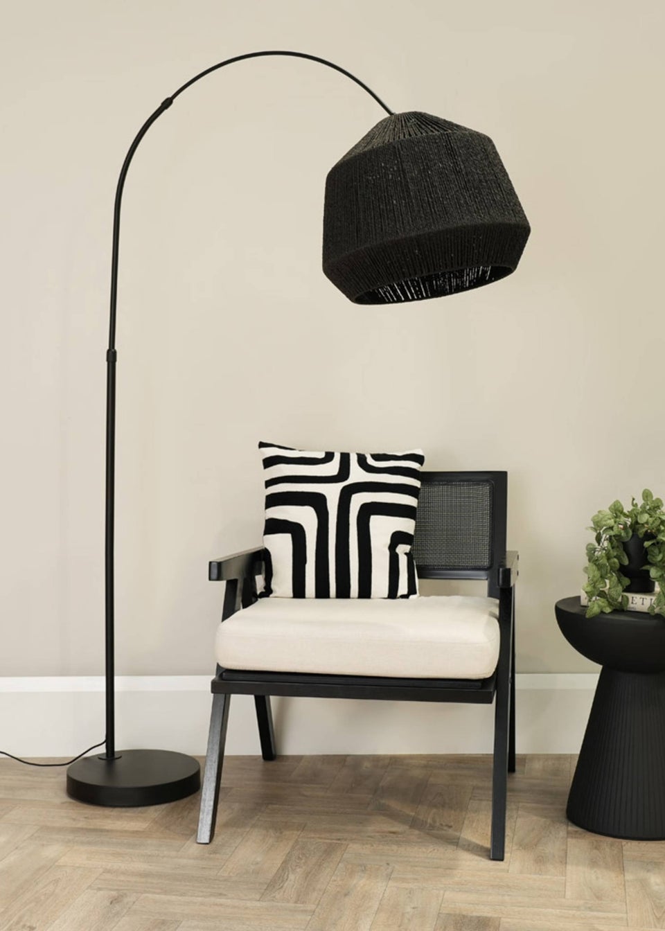 ValueLights Louis Matte Black Floor Lamp with Tapered Shade