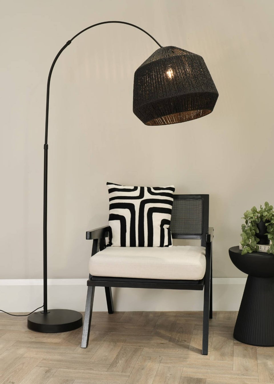 ValueLights Louis Matte Black Floor Lamp with Tapered Shade