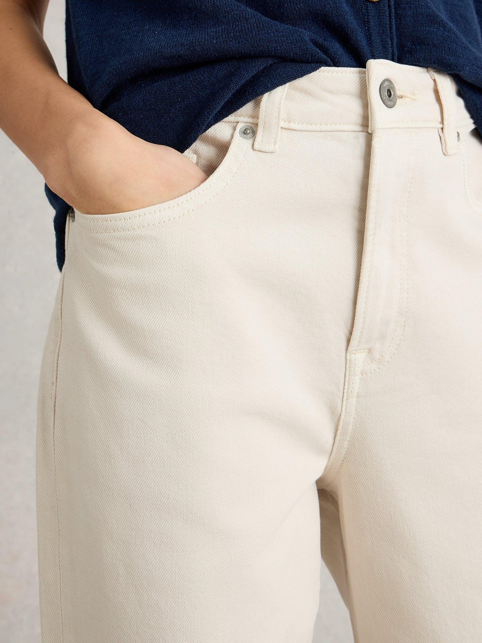 Schmal zulaufende Jeans Tilly