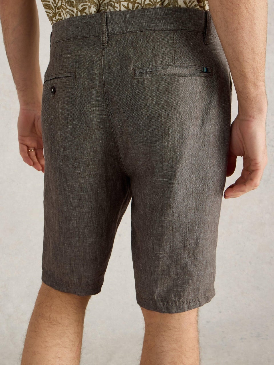 Chinoshorts aus Leinen
