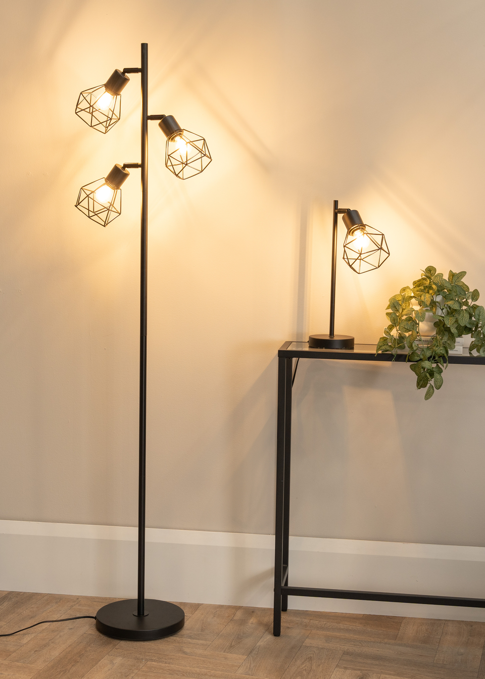 ValueLights Angus Matte Black Floor Lamp with Gold Shade (162cm x 25cm x 25cm)