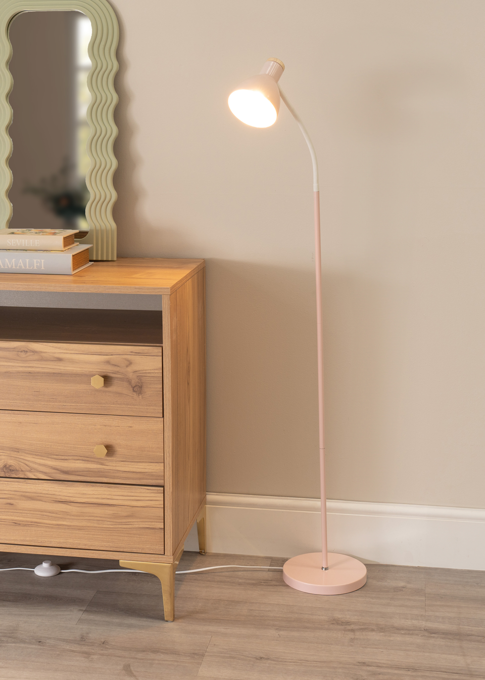ValueLights Woody  Pink Floor Lamp with Pink Tapered Shade (130cm x 36cm x 22cm)