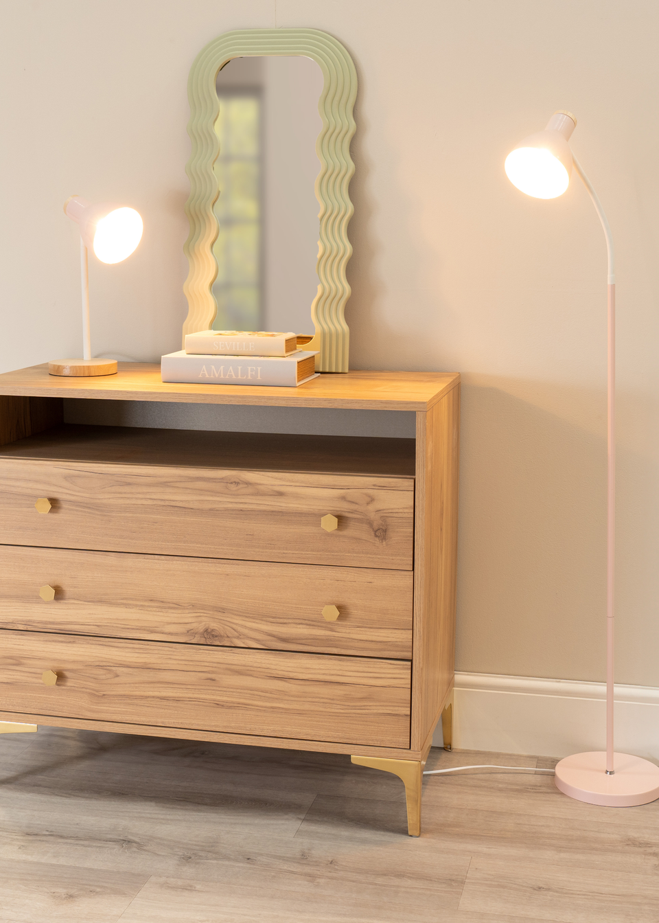 ValueLights Woody  Pink Floor Lamp with Pink Tapered Shade (130cm x 36cm x 22cm)