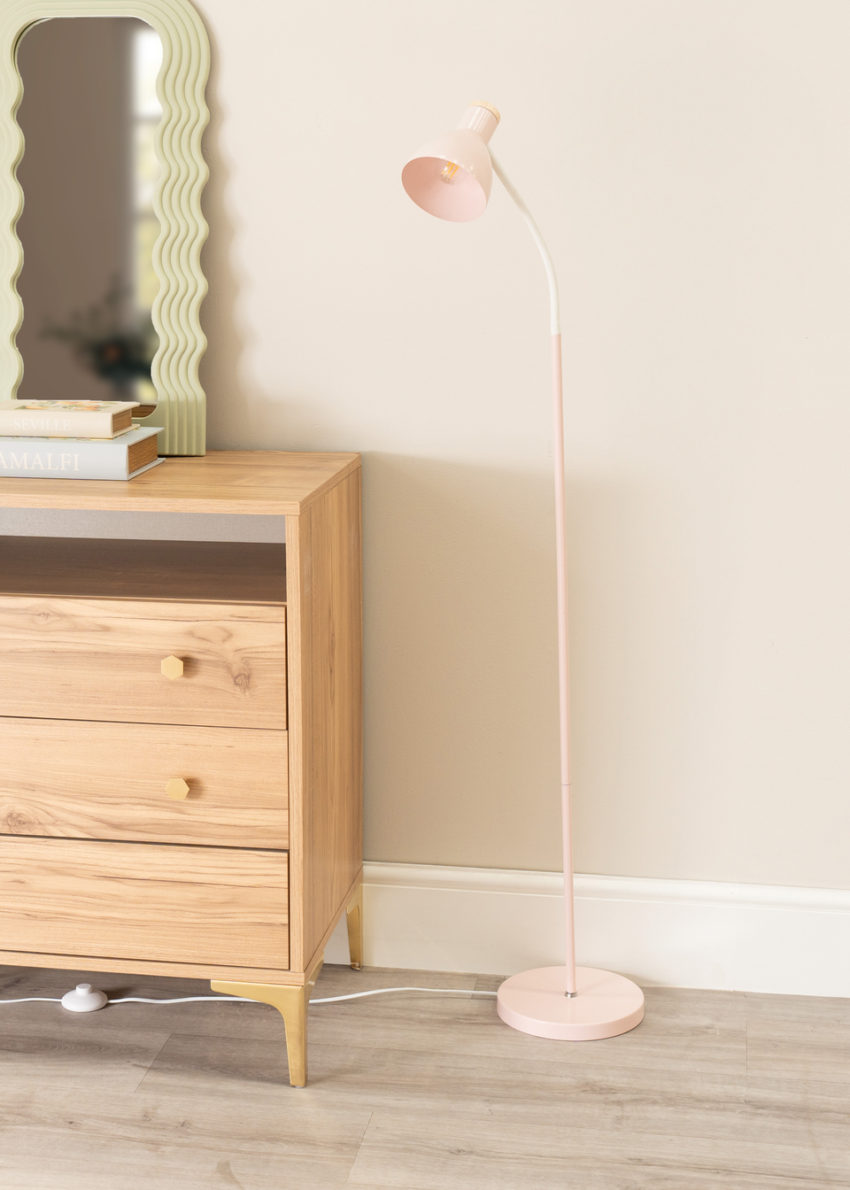 ValueLights Woody  Pink Floor Lamp with Pink Tapered Shade (130cm x 36cm x 22cm)