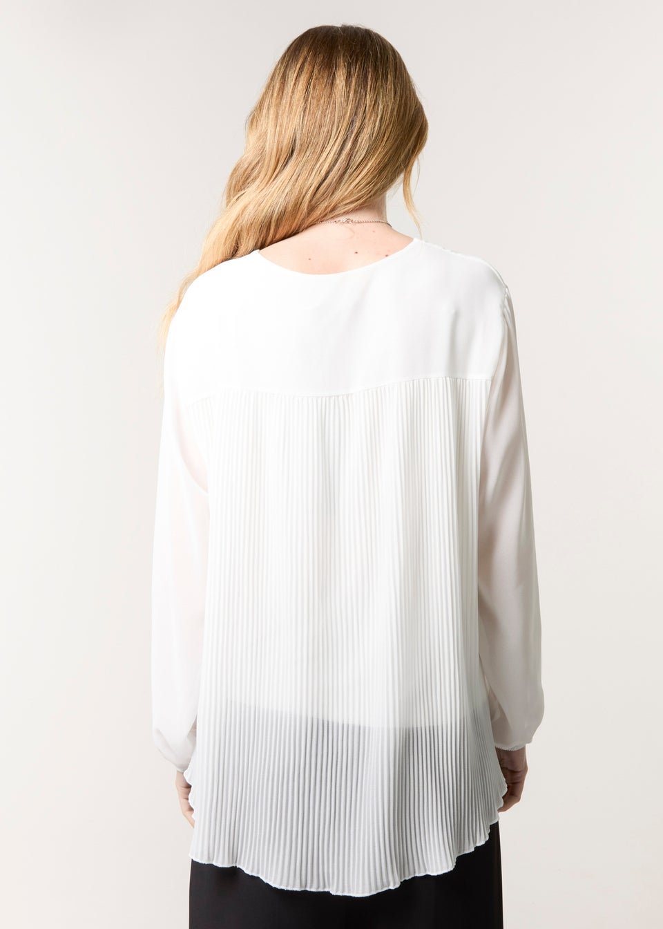 Blue Vanilla Ivory Chiffon V Neck With Necklace