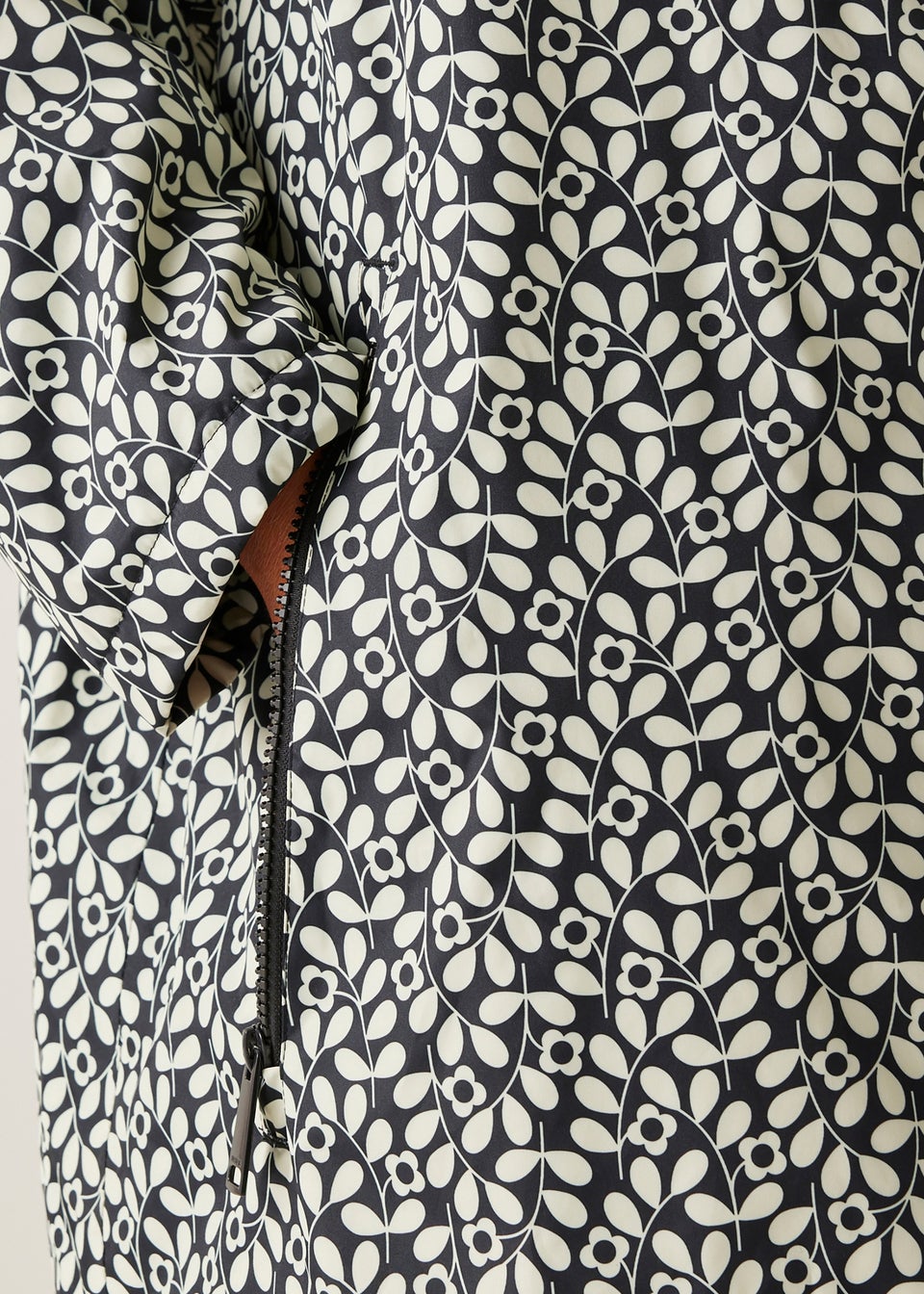 Regatta Jasmine Flower Black Orla Waterproof Hydrofort Changing Robe