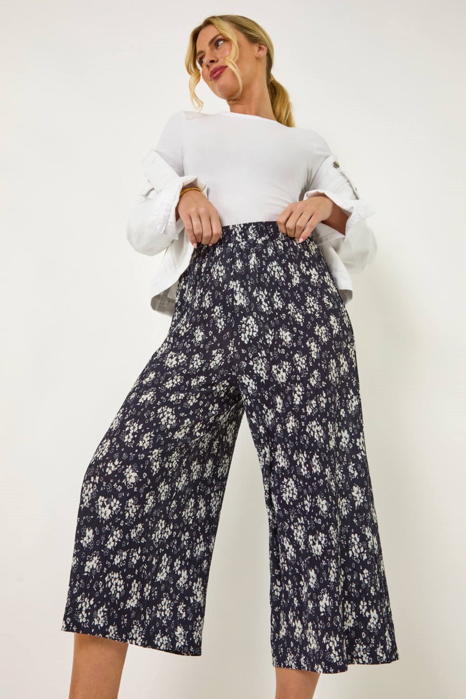 Roman Navy Petite Floral Crinkle Cropped Trouser