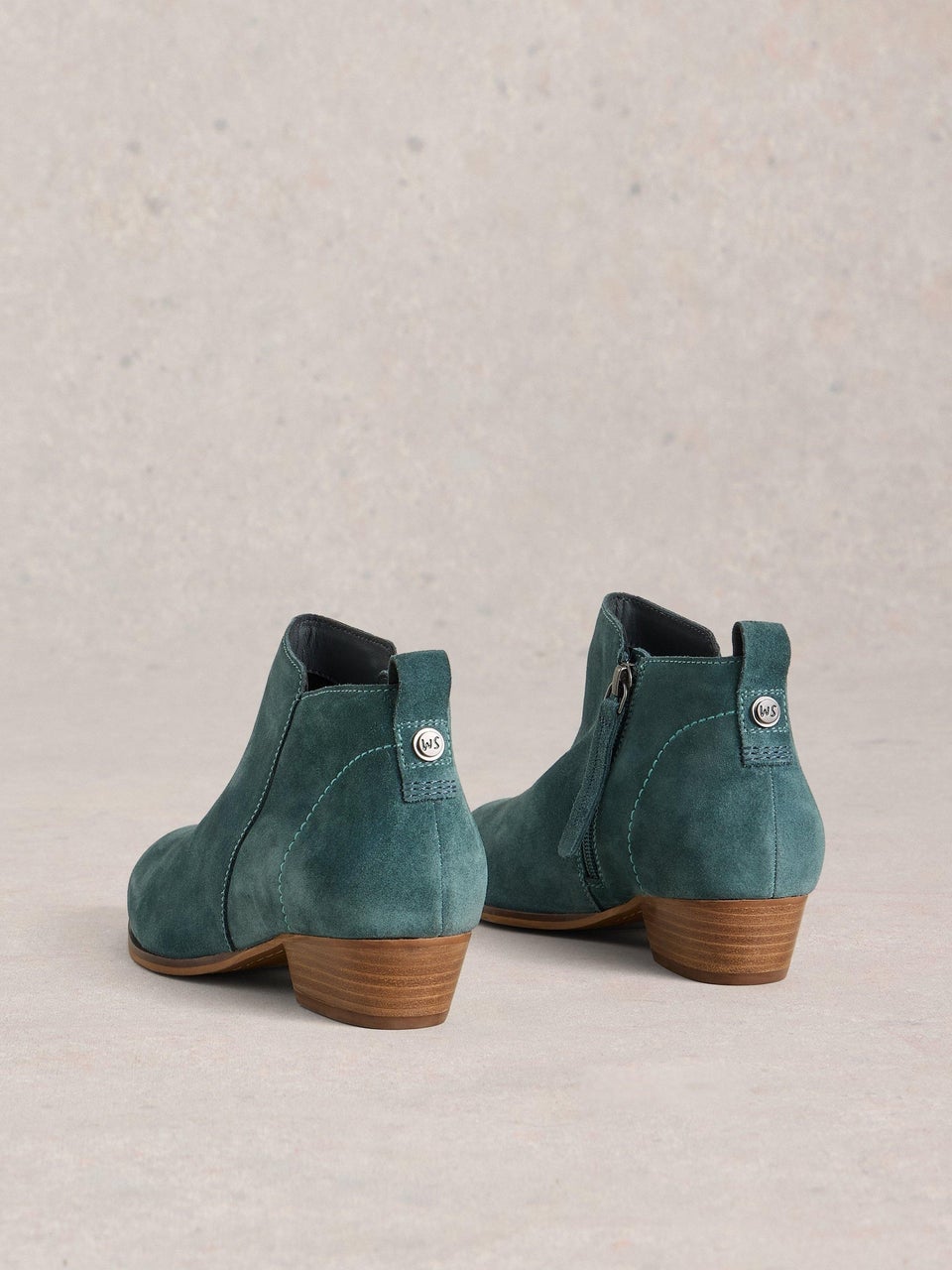 Wildlederstiefeletten mit weiter Passform