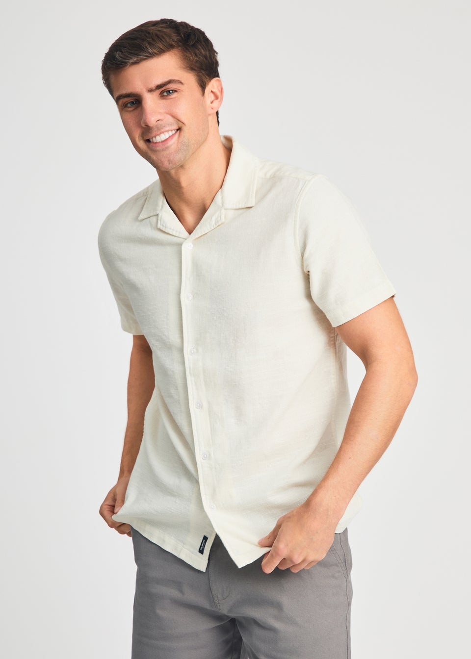 Kensington Eastside White Cotton Textured Short Sleeve Shirt