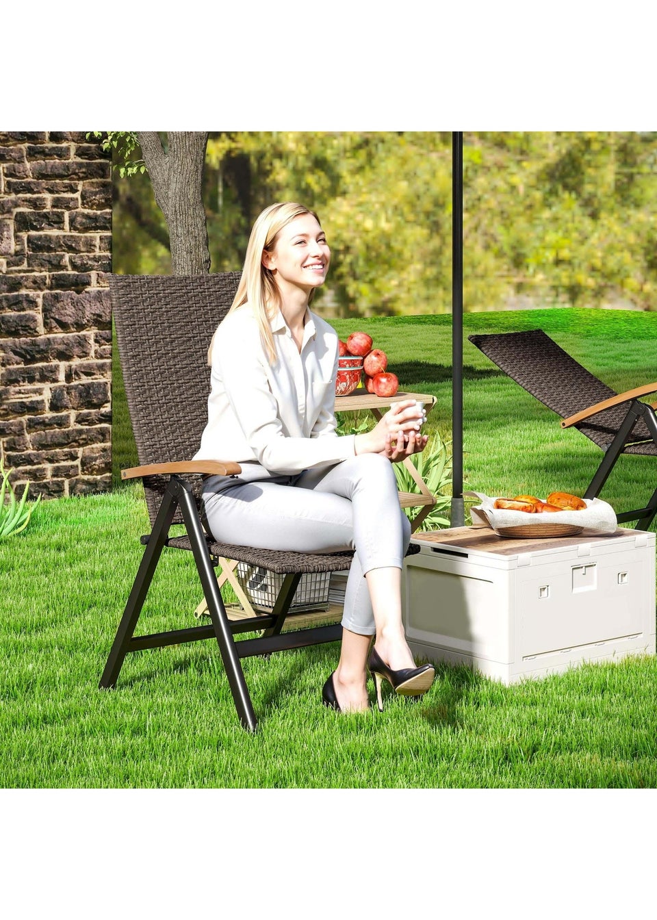 Outsunny Outdoor Folding Rattan Chair Dining Chair