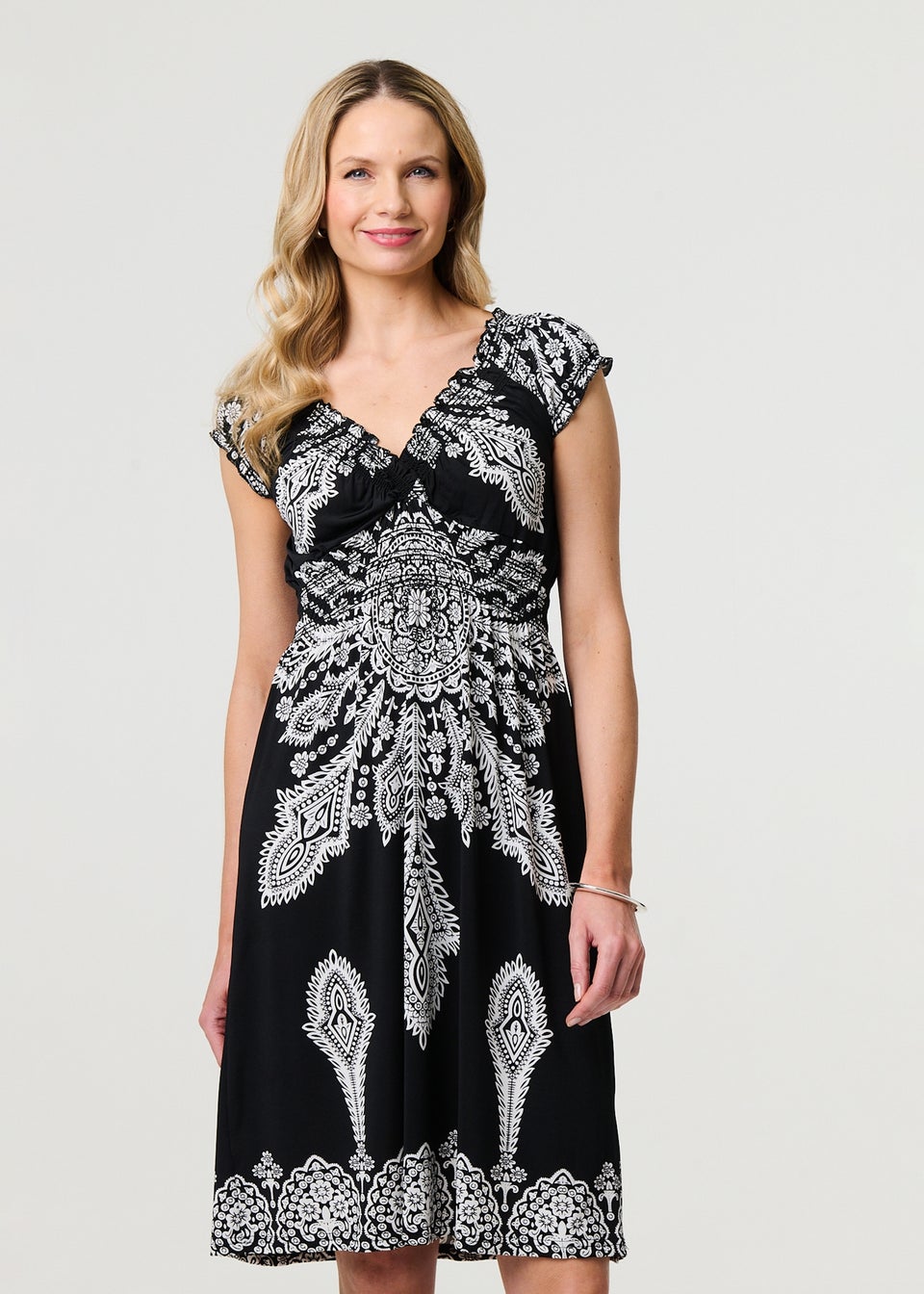 Izabel London Black Printed Shirred Cap Sleeve Knee Length Dress