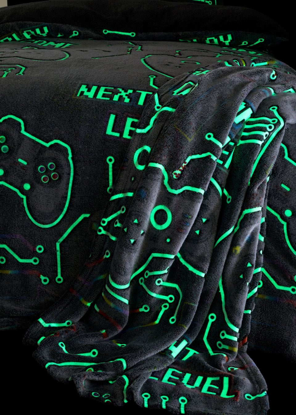 Catherine Lansfield Game Over Glow in the Dark Cosy Fleece Blanket Throw (130x170cm)
